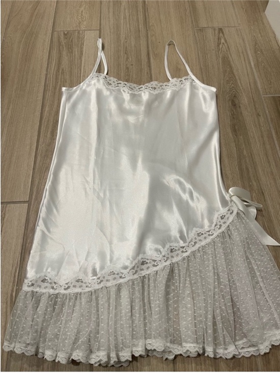 Victoria's Secret Other - Victoria's Secret Vintage Gold Label White Ruffle Lace Silk Bow Slip Dress Sz M